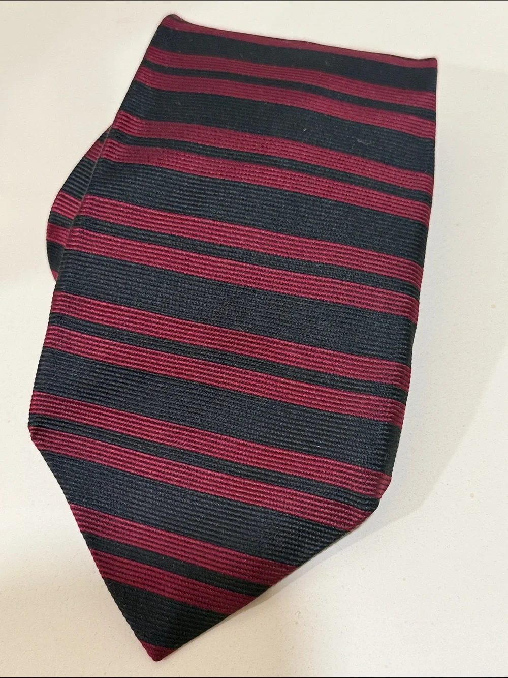 Gucci Paolo Crest silk neck tie  Burgundy & Black striped made in Italy vintage